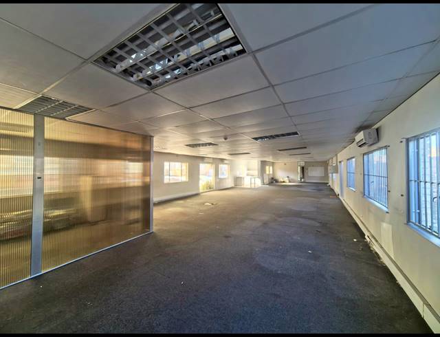 9,058M² BUILDING FOR SALE IN TUNNEY